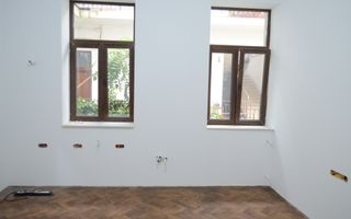 Apartament renovat in cladire interbelica, zona centrala - Poză 8