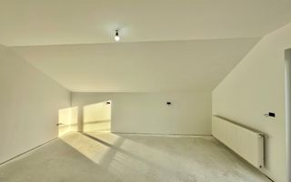 Casă individuală de vanzare  cu garaj și curte proprie – Hălchiu - Poză 18