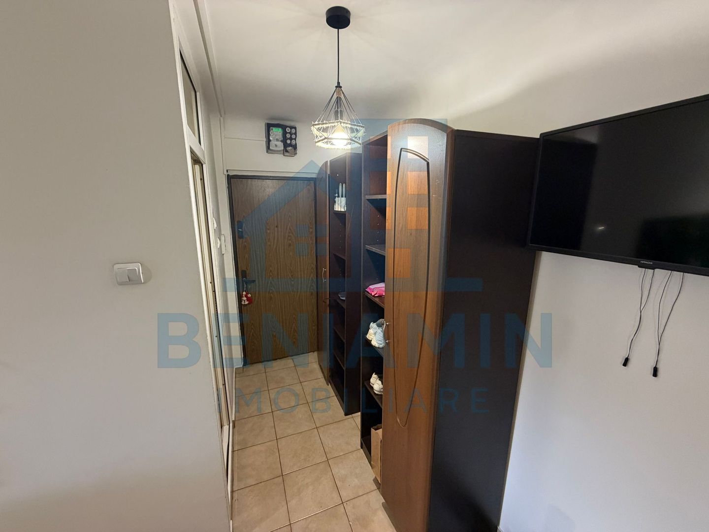 Garsoniera decomandata - etaj 3 - 33mp - mobilata - utilata - Sarari - Poză 8