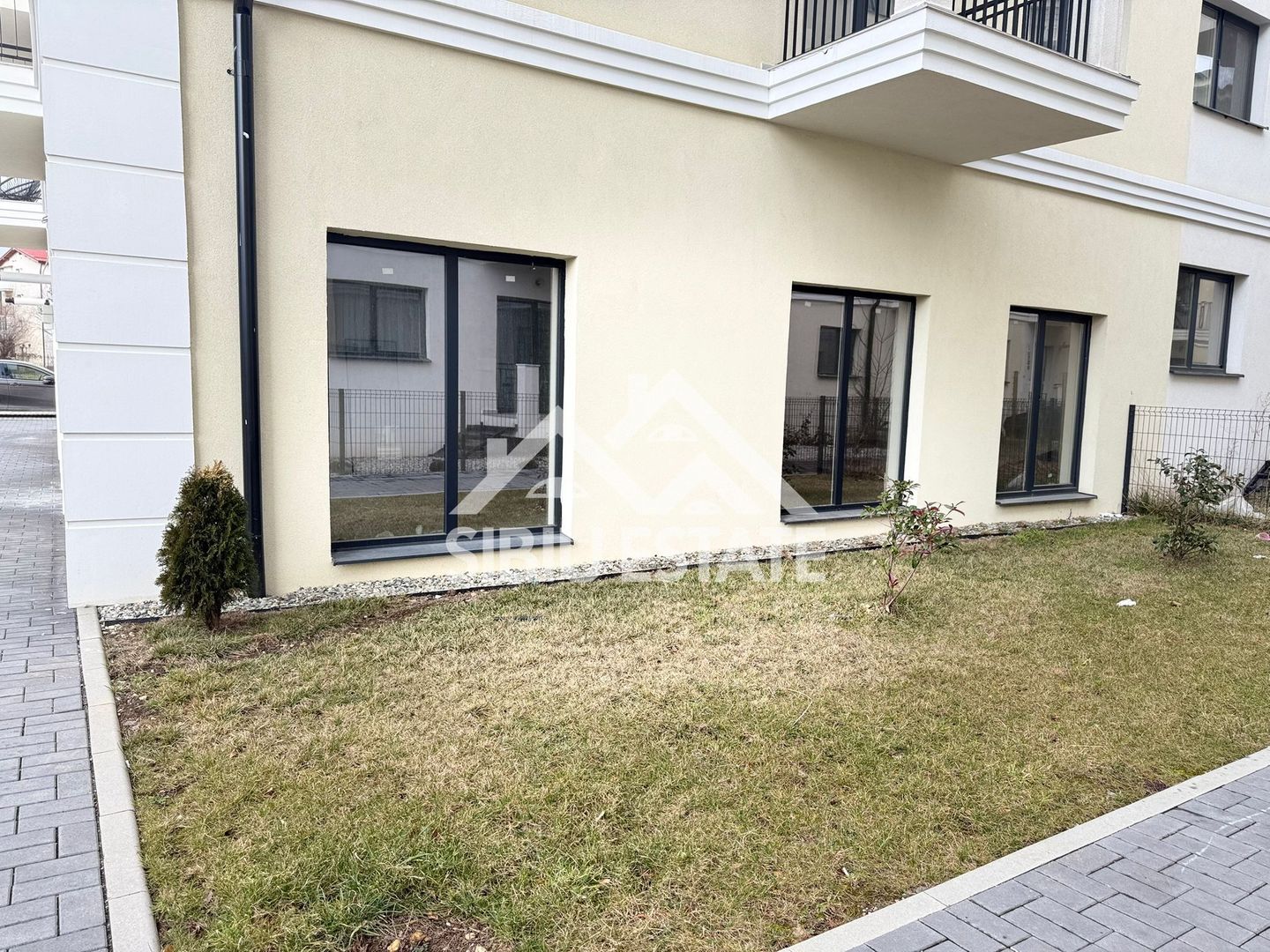 Spatiu comercial nou 66 mp cu teren propriu 41 mp si  2 locuri parcare - Poză 2