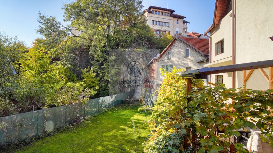 Închiriez casă în Centrul Brasovului/ curte privata - Poză 4