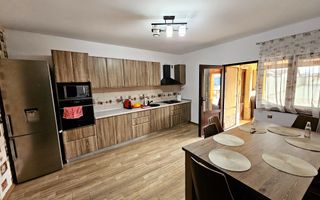 Casa 3 camere, mobilata, utilata, 515 mp teren, garaj Micesti - Poză 6