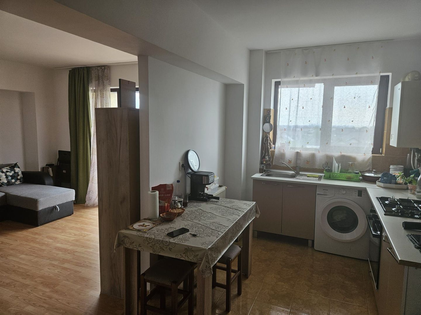 Apartament de Vânzare în Trivale - Zona Capitol - Poză 2