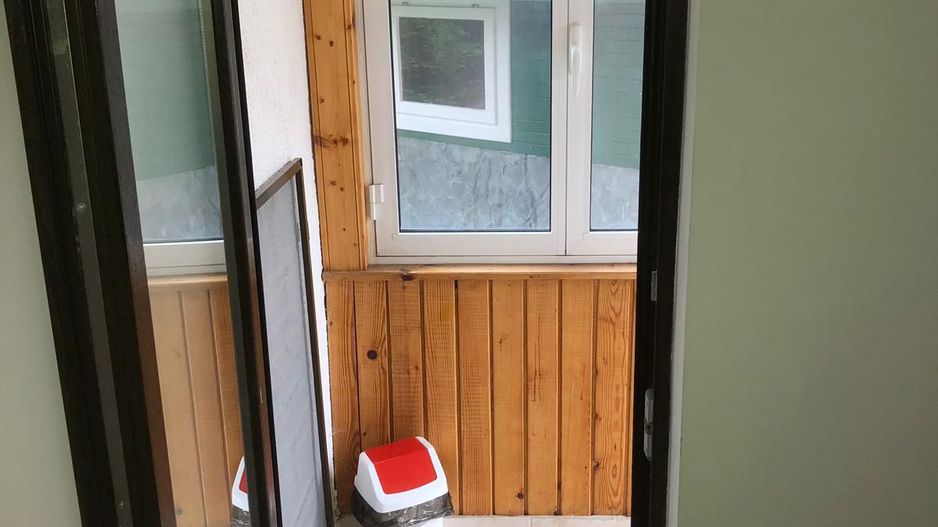 Vila Predeal 500 mp de renovat potential 6 apartamente 3 garaje - Poză 12