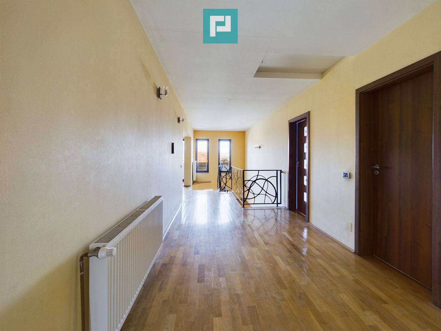 Vilă spațioasă cu 8 camere, Grădiște - Poză 20