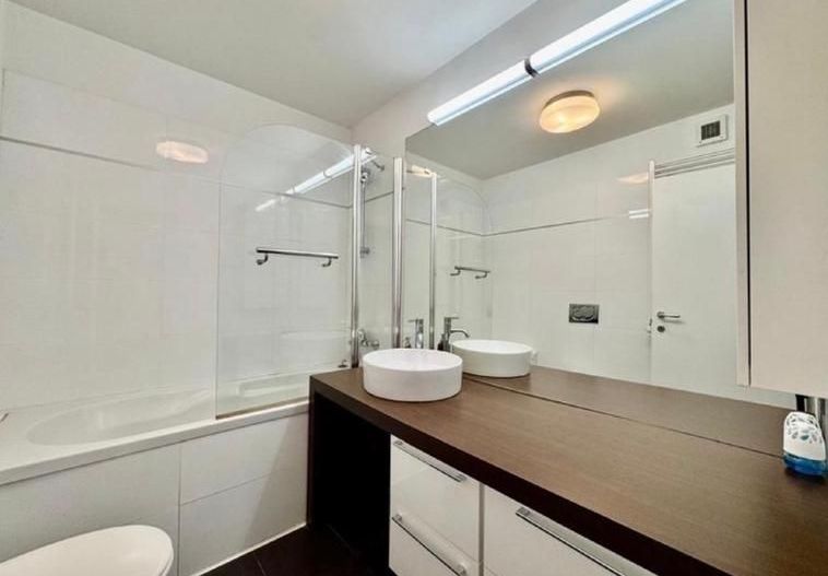 Apartament de 3 camere, mobilat de lux, disponibil imediat pentru inchiriere - Poză 10