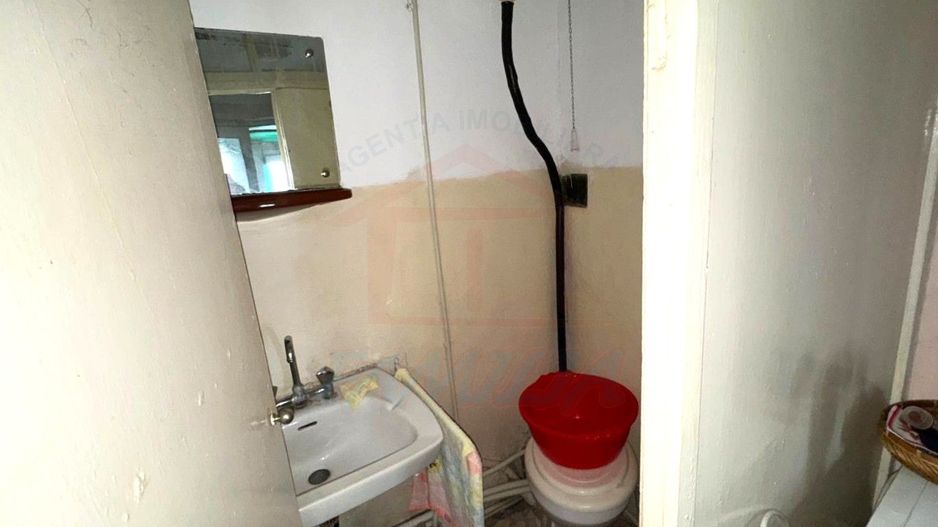 Casă cu arhitectură pragmatică în zona Port - Poză 7