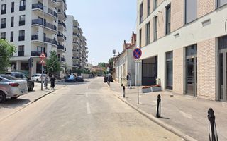 Apartament 2 camere, terasa de 15 mp, garaj subteran, boxa, Centru! - Poză 1