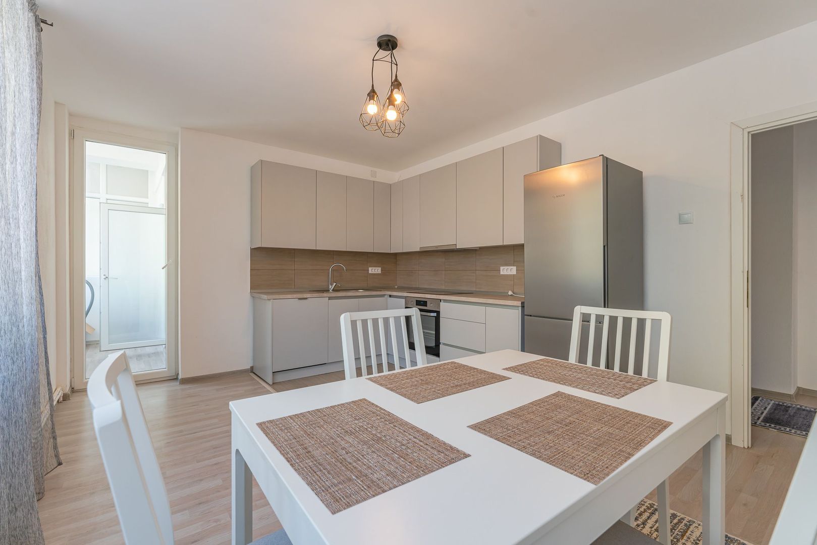 Apartament 2 camere in Centrul Istoric al Brasovului - Poză 2