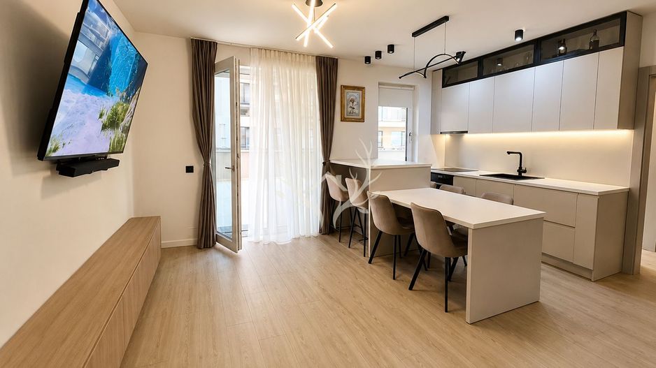 Apartament cu 3 camere si terasa de 82 mp - zona Vivo Floresti - Poză 1