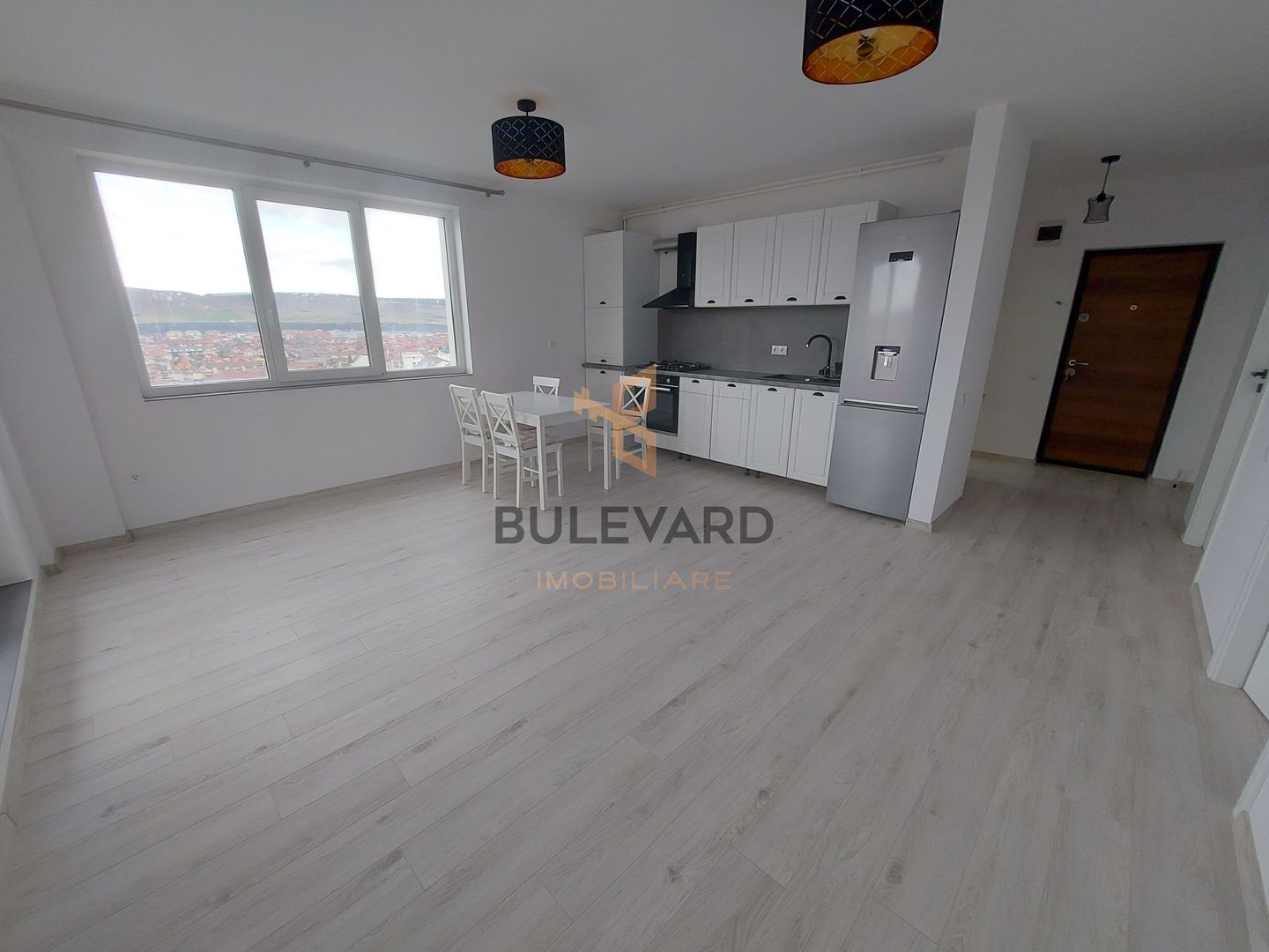 Apartament cu 3 camere+garaj subteran+boxa depozitare! - Poză 1