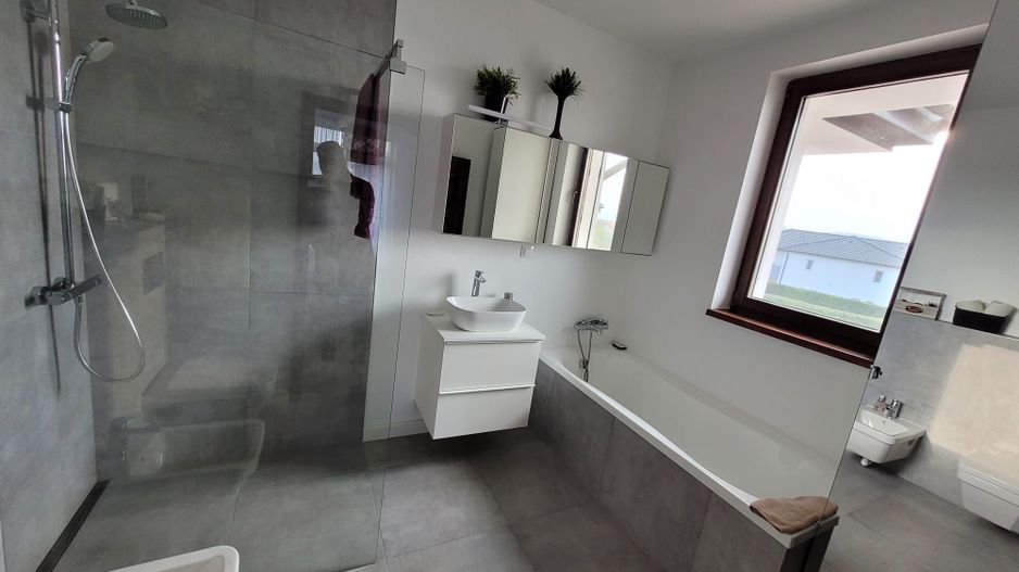 Casa Individuala in Selimbar cu garaj dublu si curte spatioasa - Poză 10