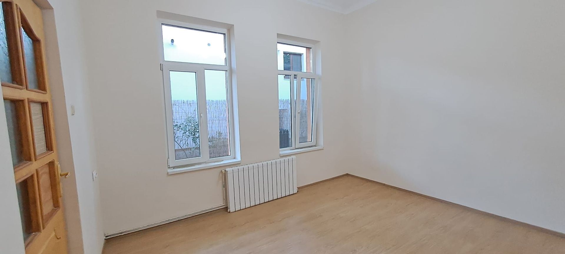 TINERETULUI (metrou) - DIMITRIE CANTEMIR, casa 2 camere, curte proprie - Poză 2