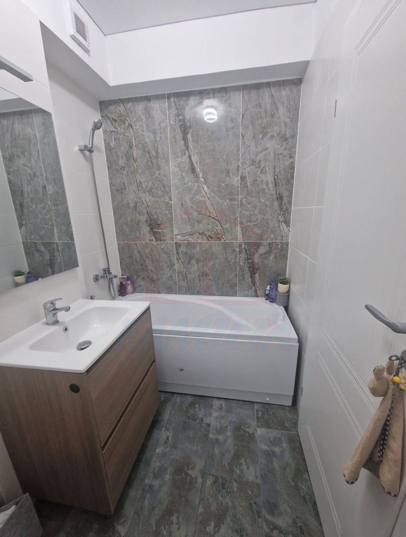 VANZARE APARTAMENT 2 CAMERE, COMPLEX ARCADA, 112.000 EURO - Poză 2
