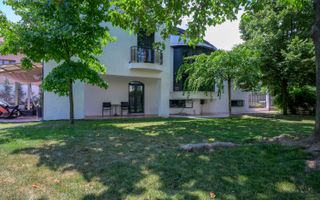 Vilă de arhitectură cu piscină, garaje și teren de 800 mp - Poză 9