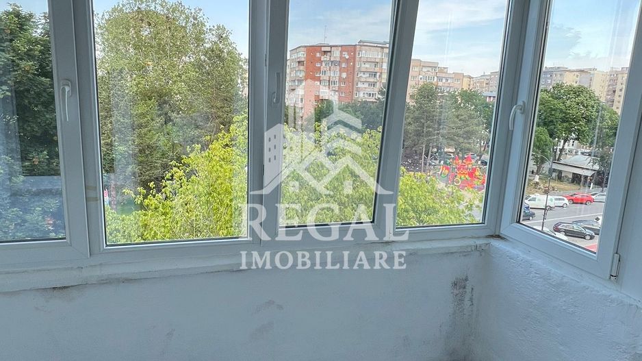 Apartament 3 camere – Ultracentral, vedere spre pietonală și Parc - Poză 5