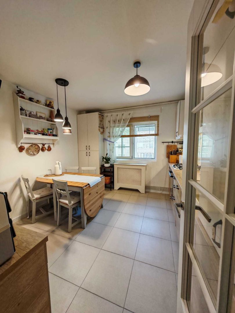 Apartament luminos 2 camere. Zona Tineretului. Cu  Centrala. Loc Parcare. - Poză 3