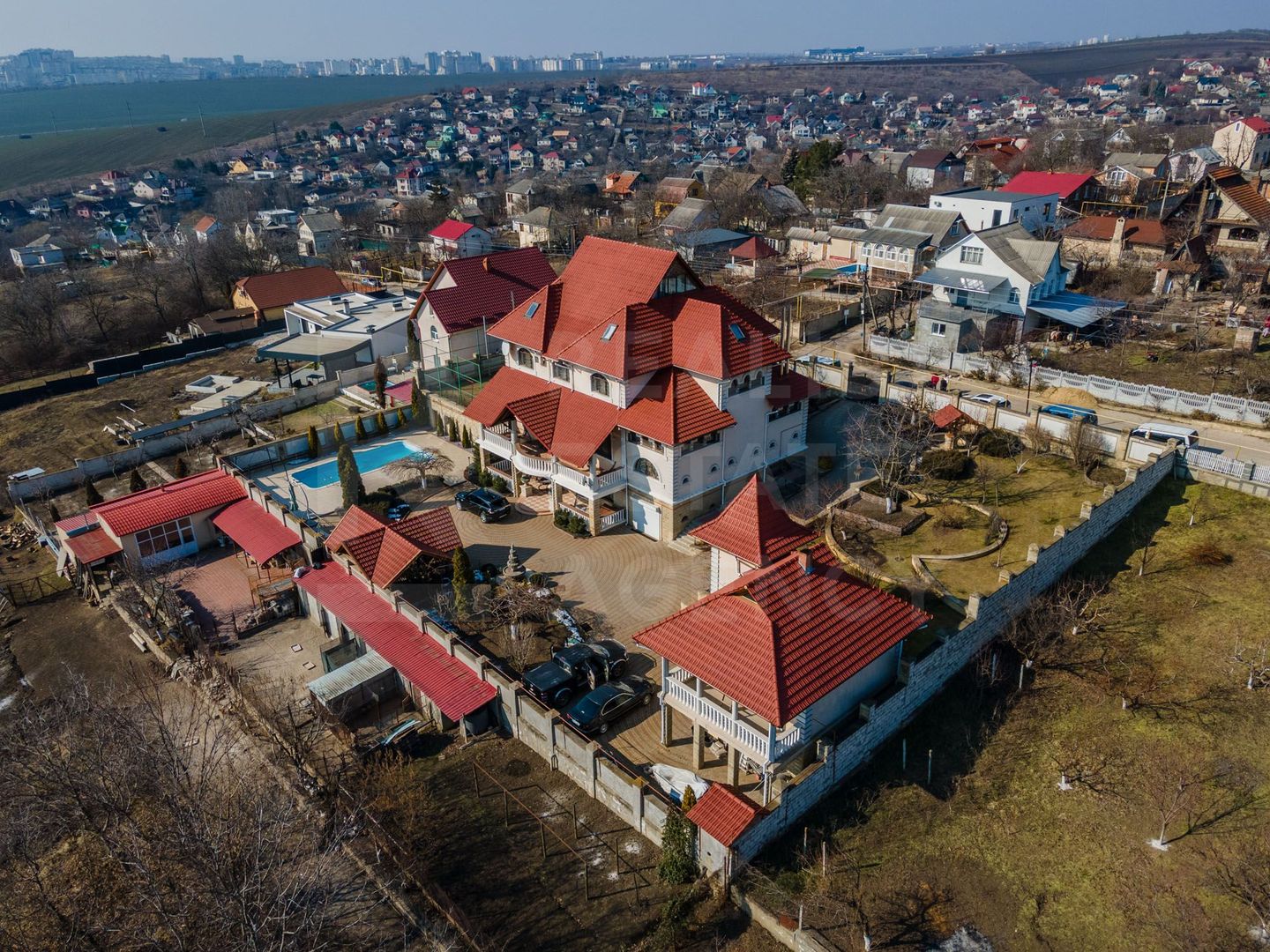 Vânzare casă de lux, 700 mp + 22 ari, situată în Tohatin - Poză 28