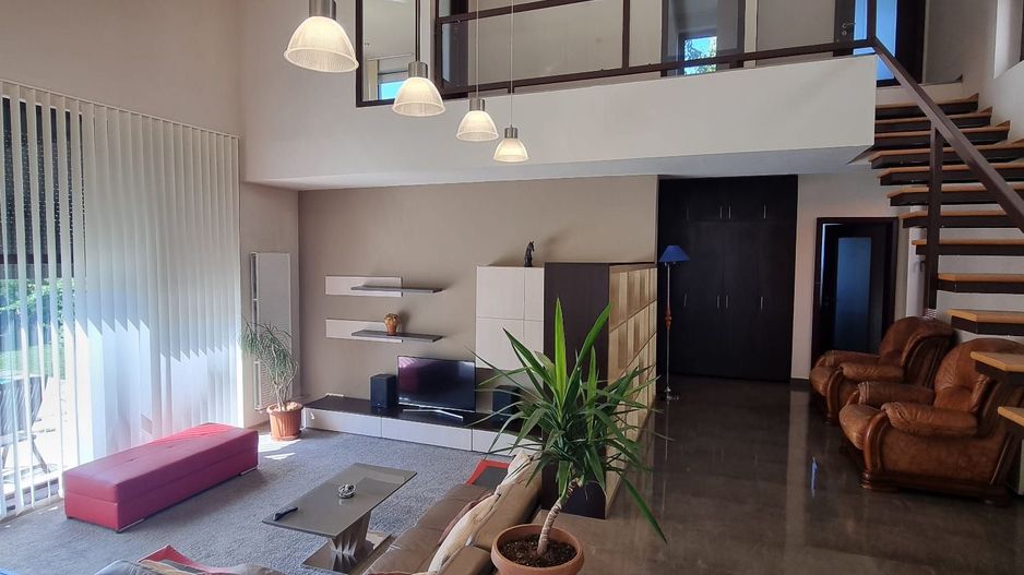 Vilă cu 4 camere de închiriat în zona Braytim cu piscina - Poză 22