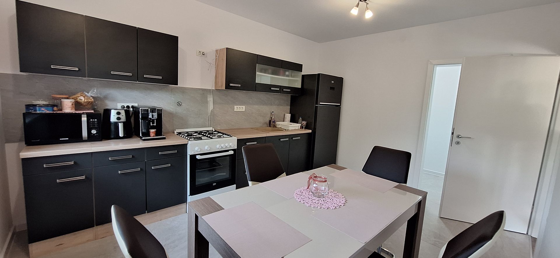 Casa individuala parter cu garaj - Dumbravita - Poză 9