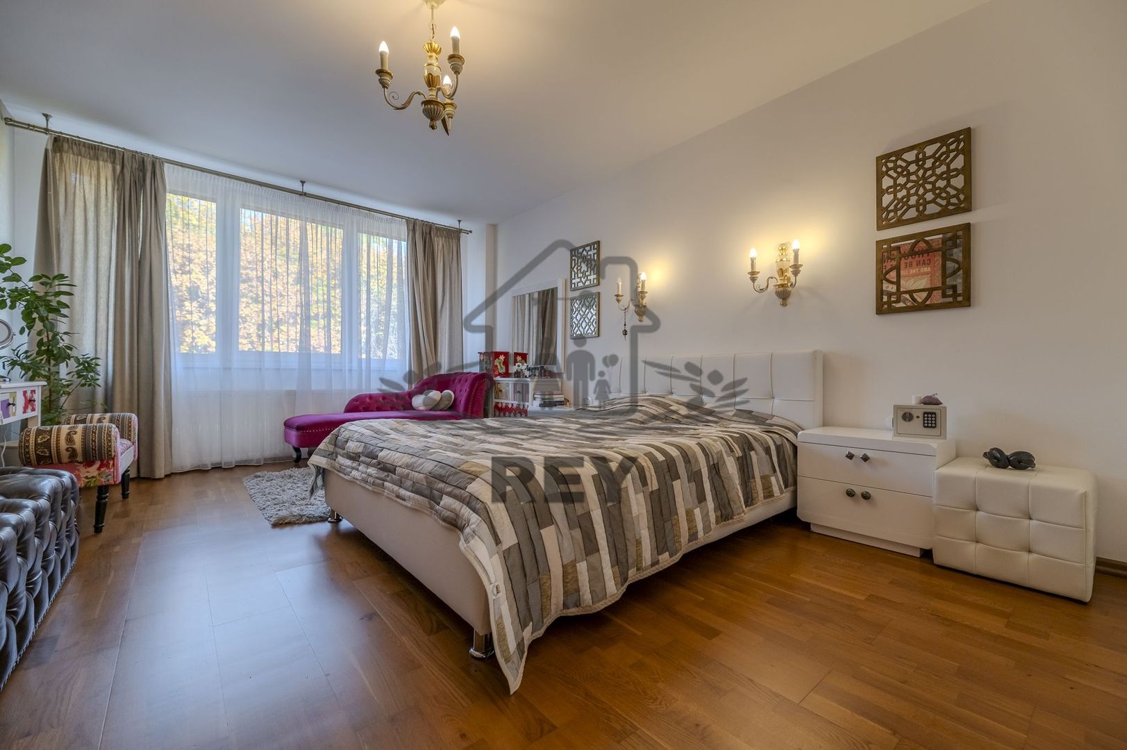 De Vânzare Vila Superba la liziera parcului Sub Arini - Poză 2