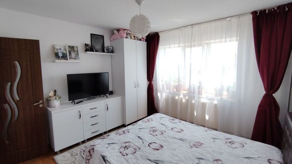 Apartament 2 camere de vânzare - Craiovița noua - Poză 1