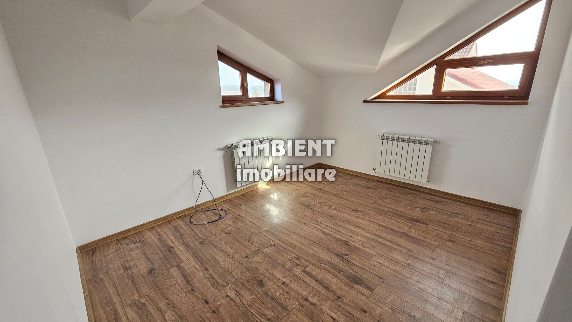 APARTAMENT NOU - 2 camere, ETAJ 2 (mansardă) - zona SILVER MALL; - Poză 6