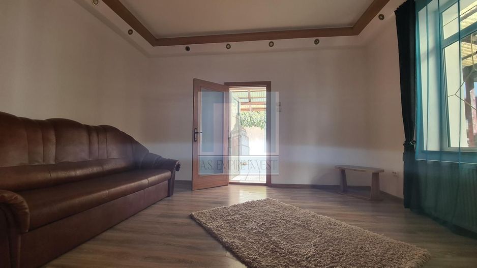 Casa, 4 camere, singur in curte - zona Schei - Poză 2