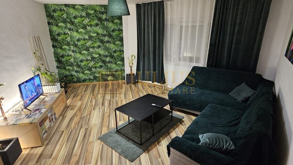 Parter inalt,  centrală proprie- in spate la Hotel Strelitia - Poză 8