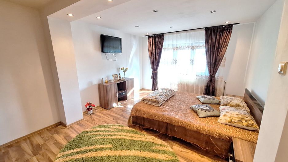 Inchiriere apartament la casa, Centru Bascov - Poză 1