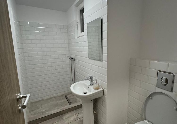 Garsonieră modernă, ultracentrală–ideală pentru locuit, birou sau regim hotelier - Poză 3