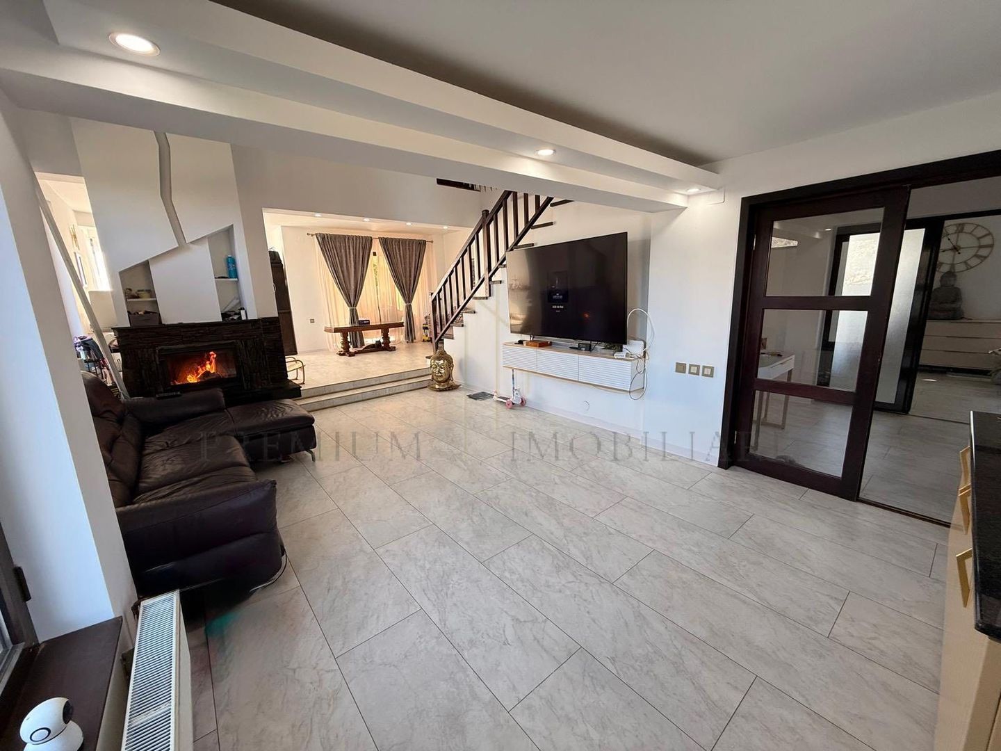 Casa de Vânzare la 4 km de Onești - Poză 2