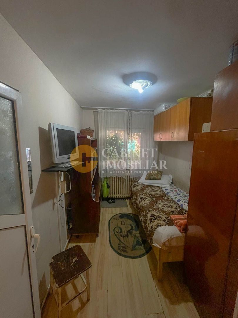 Apartament 4 camere decomandat - Poză 2