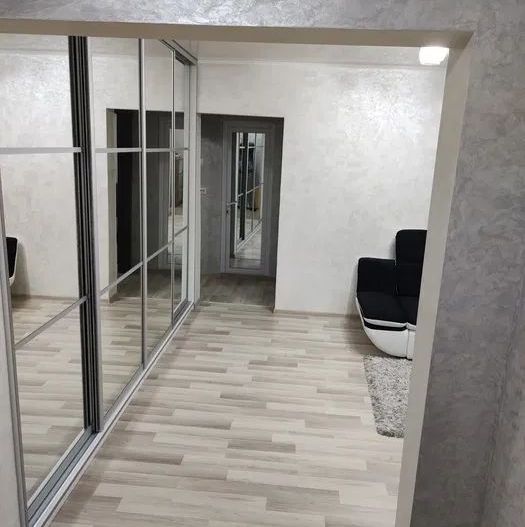Apartament 3 camere, Micro17,etaj 3 la cheie - Poză 3