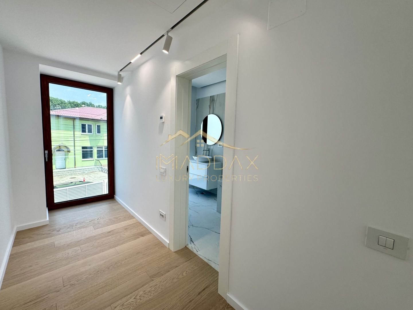 Vila cu 6 camere *575mp* / 2 locuri parcare // Pipera- Iancu Nicolae - Poză 28