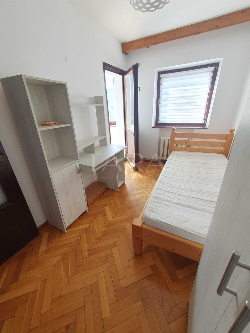 Apartament cu 4 camere decomandate, centru de cartier. - Poză 7