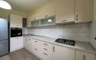 Casă de închiriat curte proprie, subsol pod, garaj - Central - Poză 4