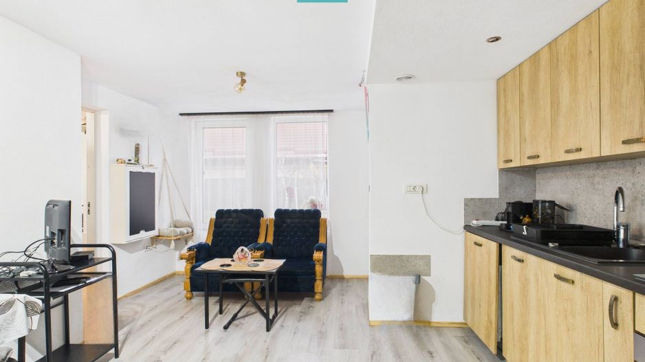 Casă complet renovată în Orțișoara. - Poză 5