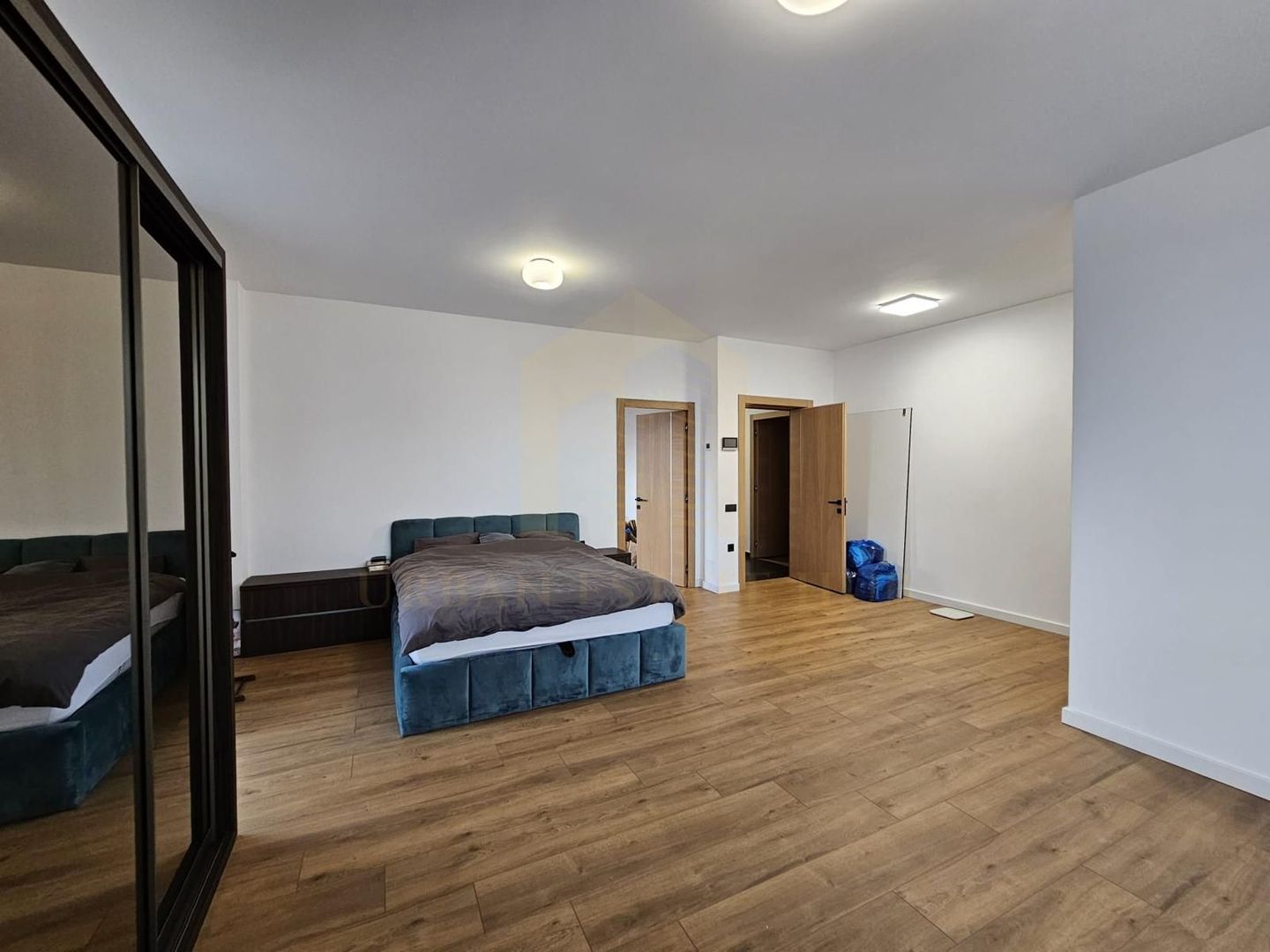 Vanzare  cladire cu 2 apartamente,  600 mp, garaje subterane, Andrei Muresanu - Poză 10
