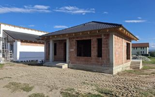 Casa la rosu, 4 camere, 387 mp teren, toate utilitatile, Orizont - Poză 3