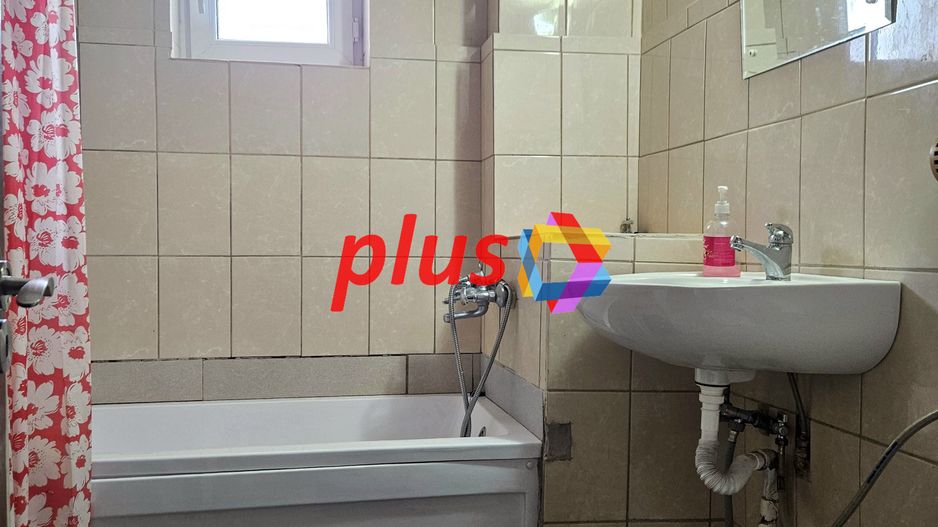 Apartament cu trei camere, zona Racadau 70 mp - Poză 7