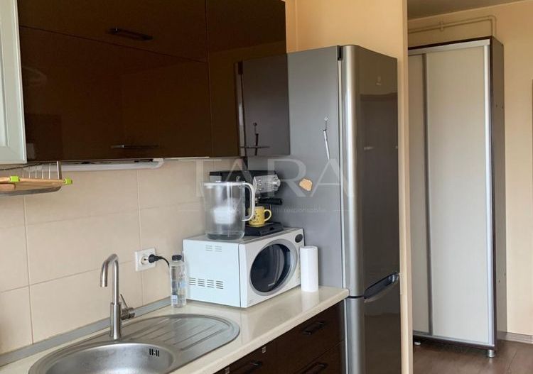 Apartament 3 camere complet mobilat, parcare inclusă, gata de mutare. - Poză 2