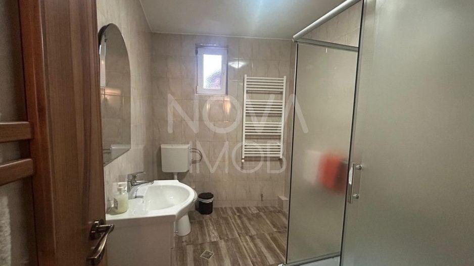 Casa de vanzare 200 mp cu spatiu comercial la parter, strada Lunga - Poză 13