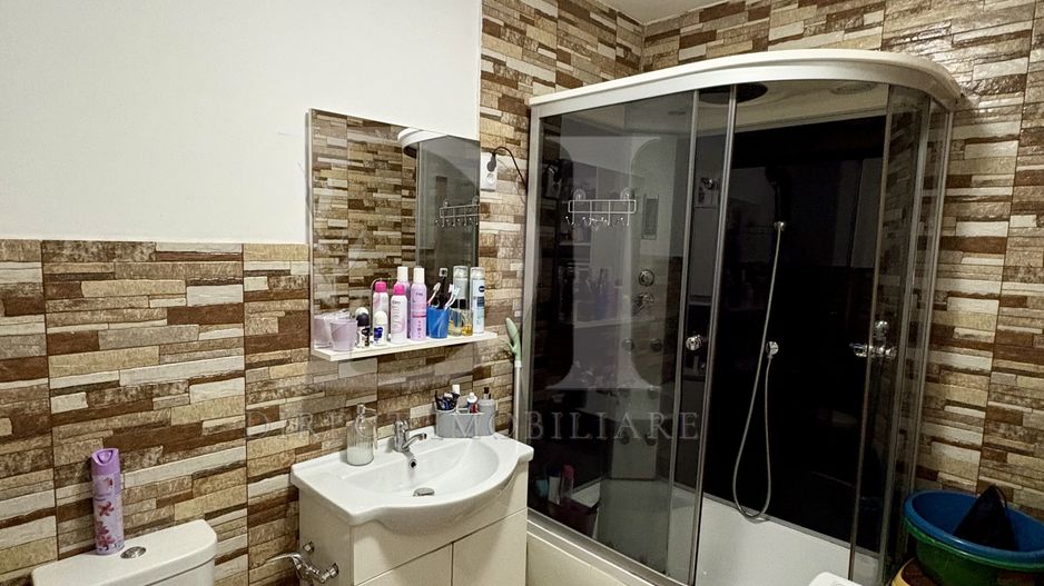 Apartament cu 3 camere -zona Eroilor Floresti - Poză 11