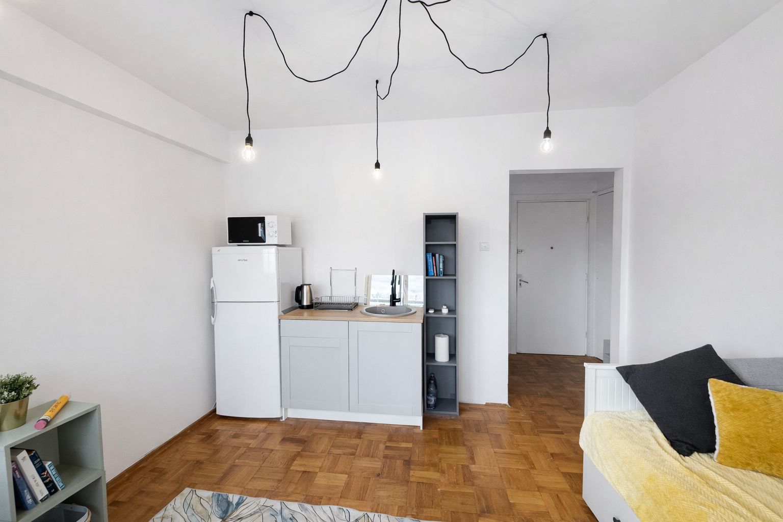 GARSONIERA - KOGALNICEANU, METROU 5 MINUTE, MOBILAT/ UTILAT MODERN - Poză 2