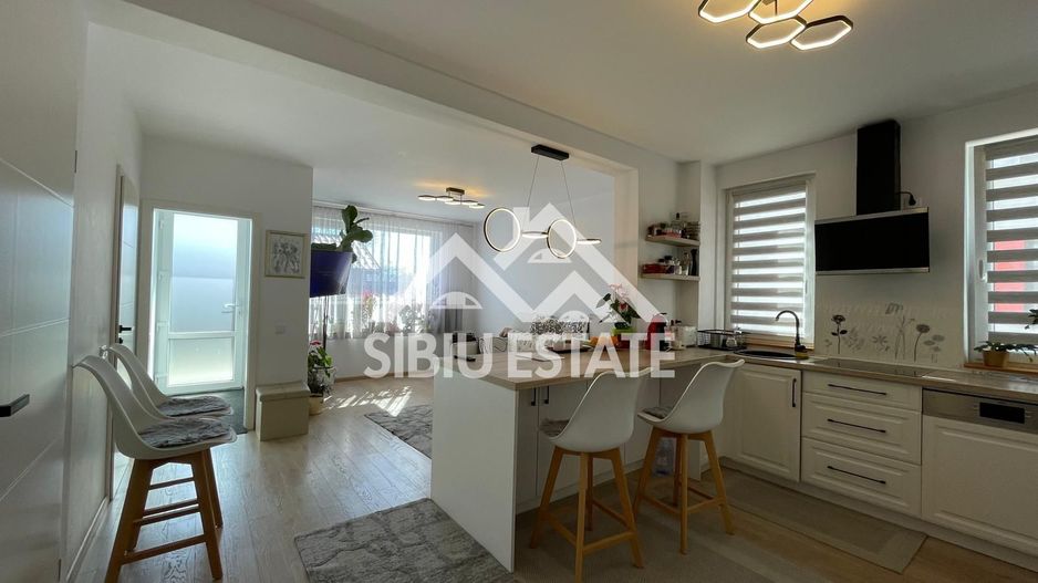 Casa cvadruplex de vanzare 4 camere, 2 locuri de parcare - Poză 19