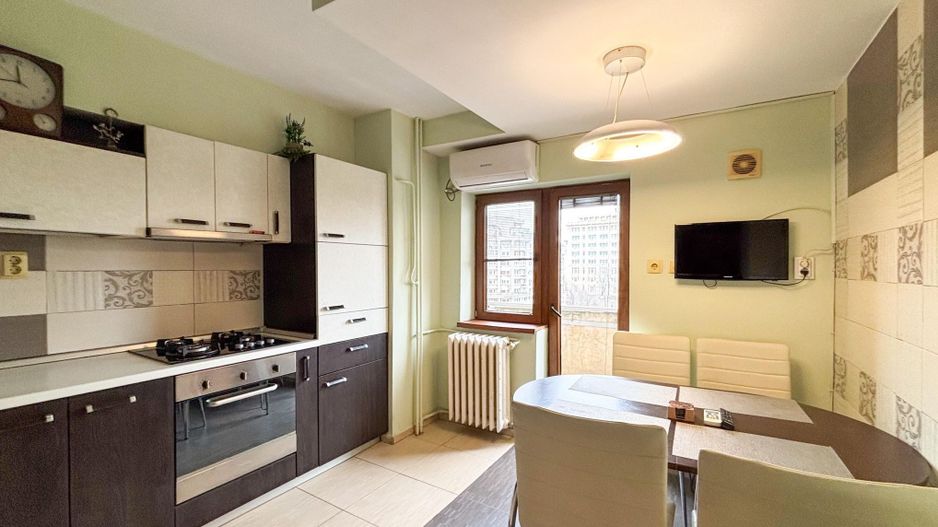 Închiriere Apartament 2 camere, vedere Palatul Parlamentului - Poză 9