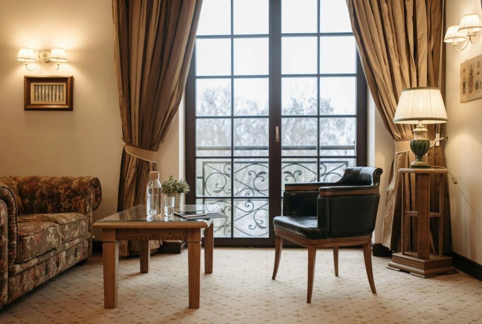 Apartament interbelic mare, cu compartimentare rară și potențial premium - Poză 1