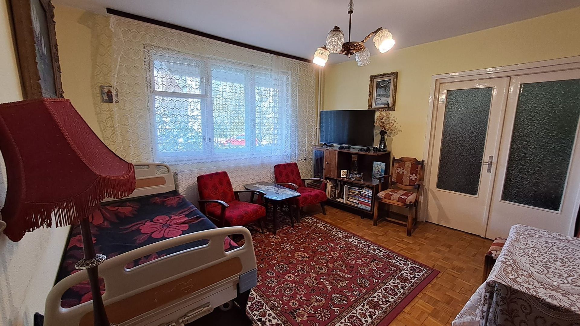 Apartament cu 3 camere, parter inalt, zona Sovata-malul Crisului - Poză 2