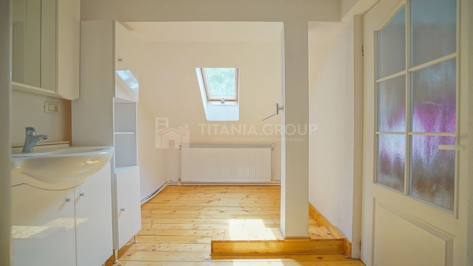 Vila in Poiana Brasov cu teren generos 1600mp, 2 corpuri, comision 0 - Poză 10